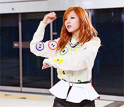 Hyuna+4minute+Subway+Dancing+GIF+%25282%2529.gif