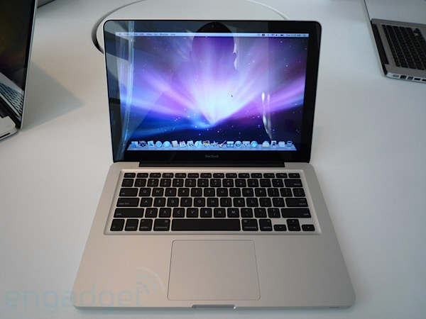 apple-new-macbook-hands-on-top.jpg