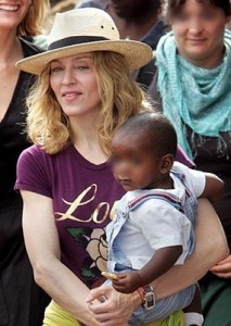 big_madonna_indossa_un_cappello_panama-213x300.jpg